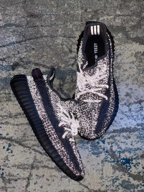  Yeezy满天星：独特潮流的璀璨之路