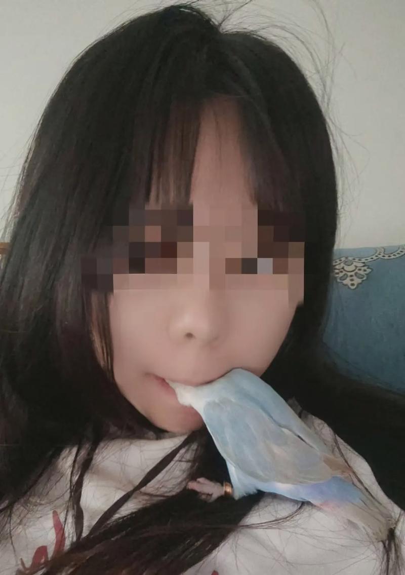 女方用嘴巴吃鸡后有什么症状,网友：吃得太嗨竟然变成“舌尖上的大战”！