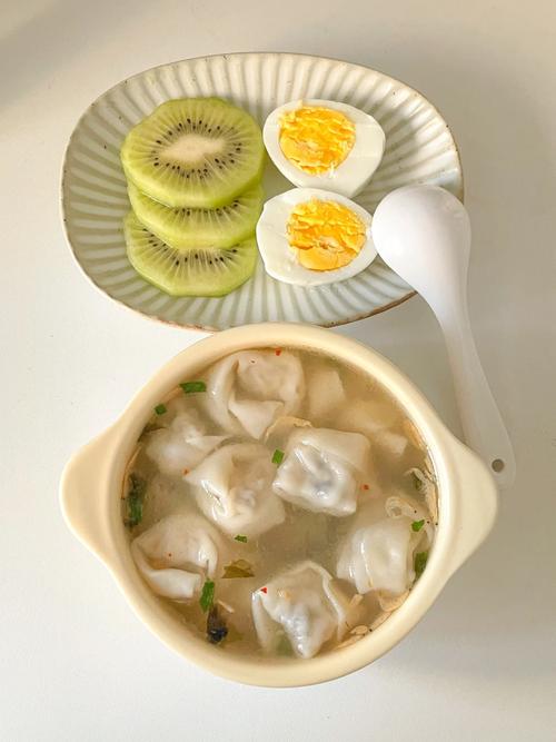  苏软软汆肉的日常三鲜小馄饨：温暖心灵的美味传承